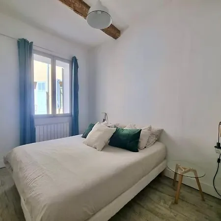 Apartment Spacious Flat - A/c - City Center - Terrace