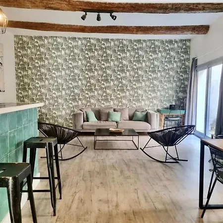 Apartment Spacious Flat - A/c - City Center - Terrace
